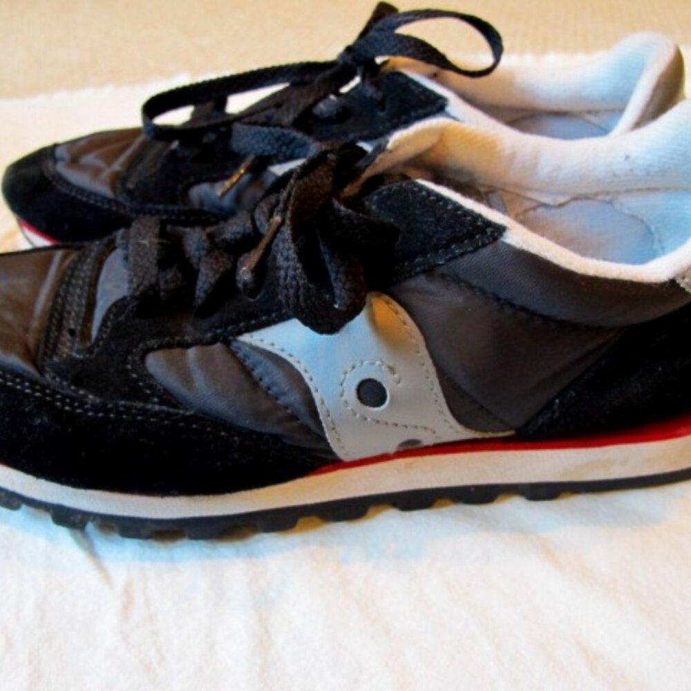 Saucony Jazz black silver red US 8